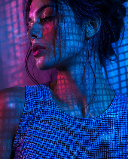 Nahaufnahme von glänzendem Lamé-Stoff mit Metallic-Effekt